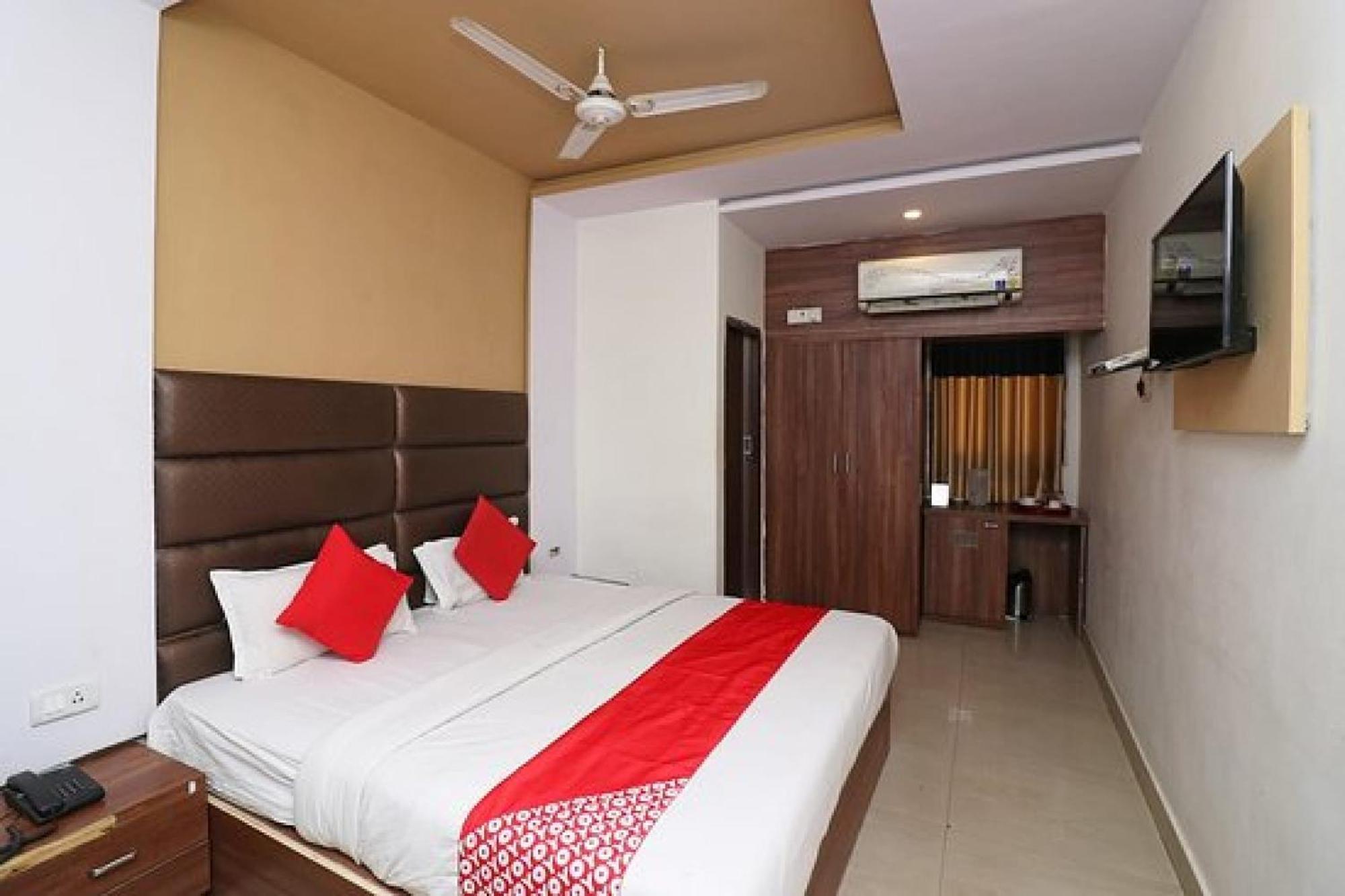 Capital O Hotel Surya Continental Lucknow Eksteriør bilde