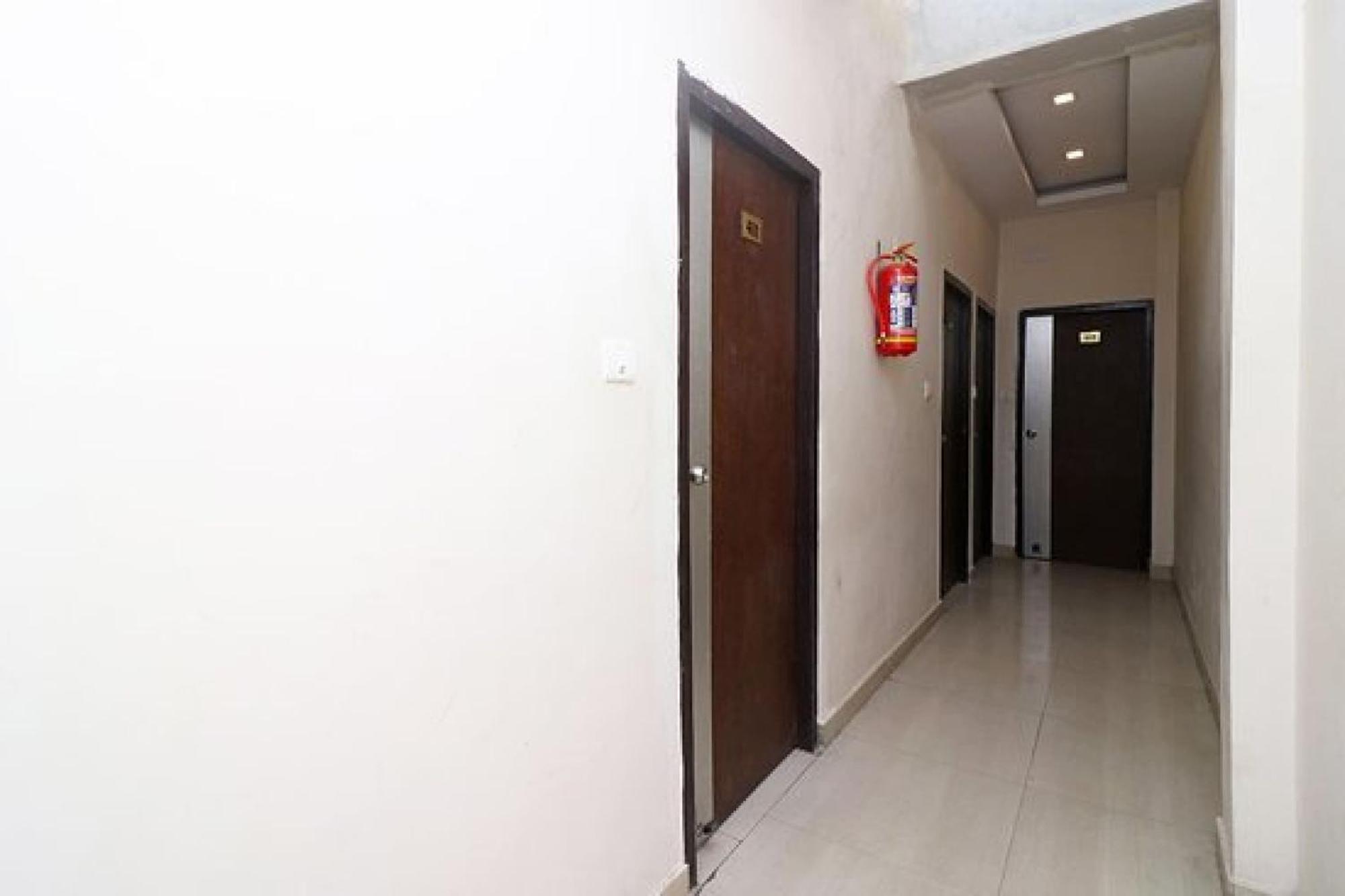 Capital O Hotel Surya Continental Lucknow Eksteriør bilde
