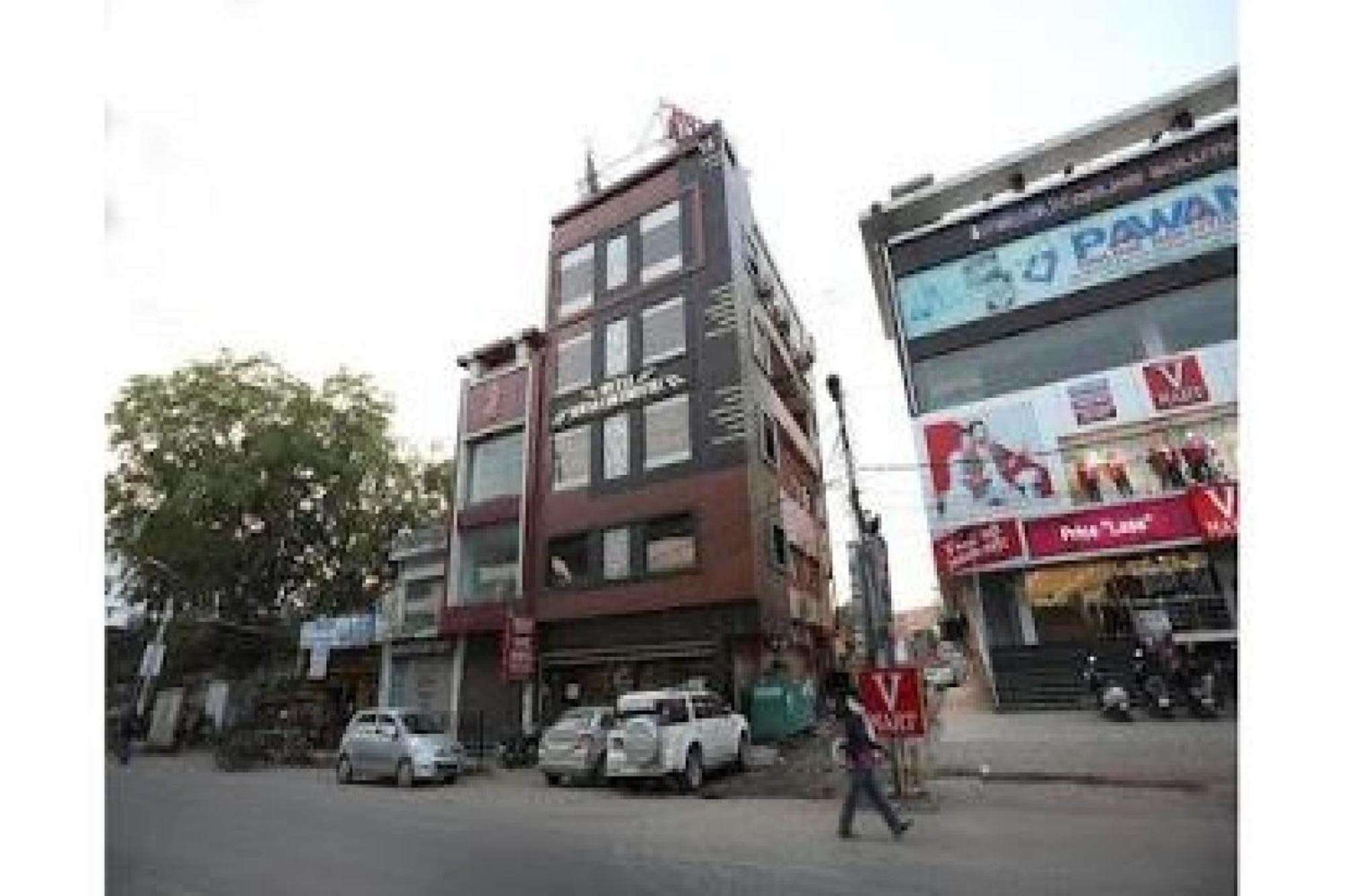 Capital O Hotel Surya Continental Lucknow Eksteriør bilde