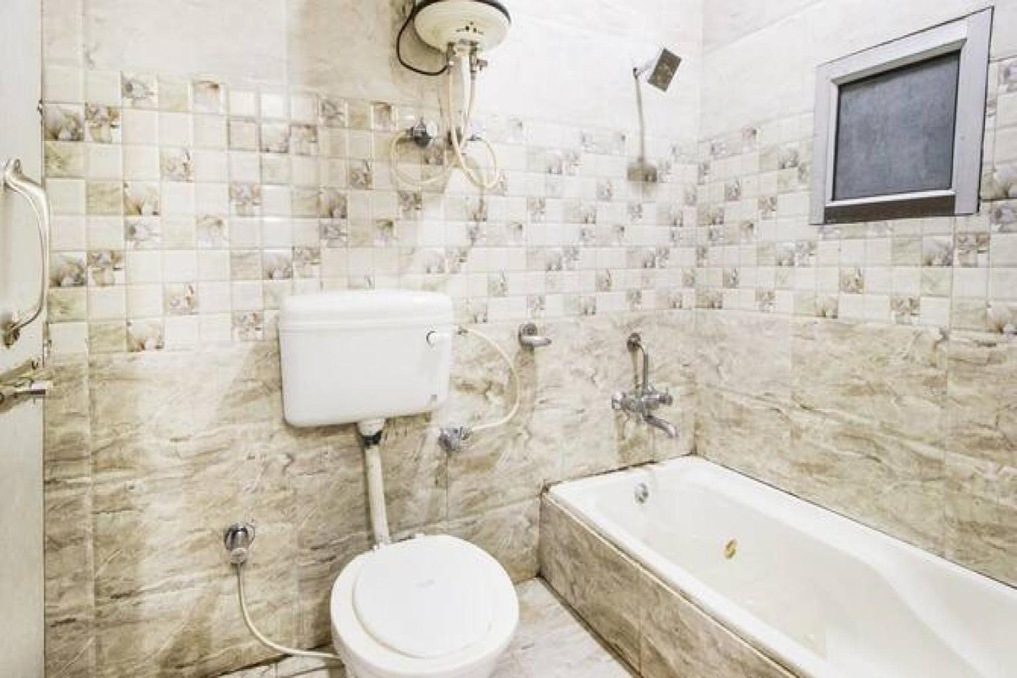Capital O Hotel Surya Continental Lucknow Eksteriør bilde