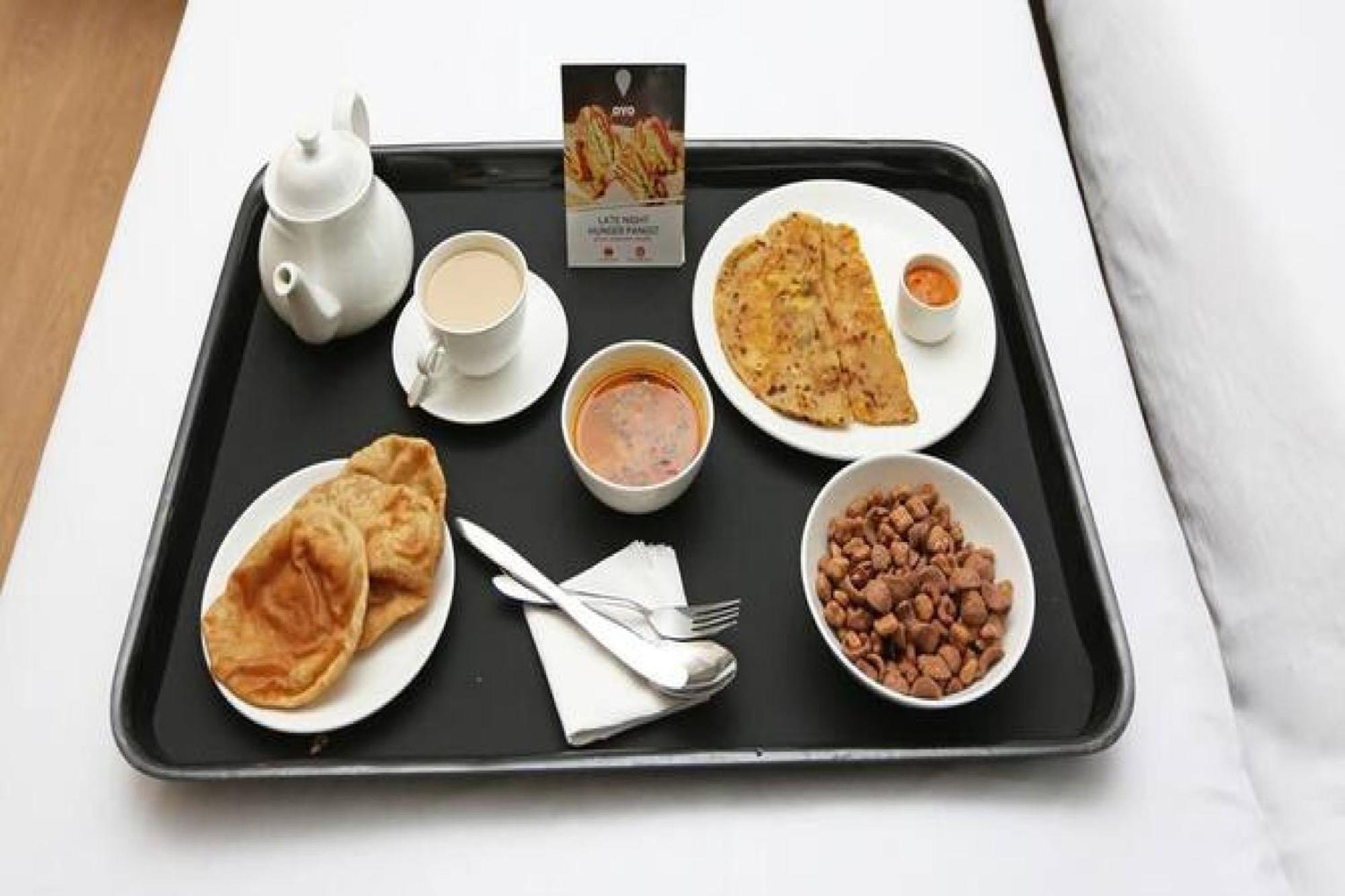 Capital O Hotel Surya Continental Lucknow Eksteriør bilde